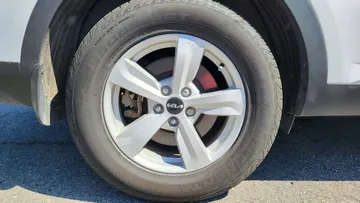 2025 Kia Sorento - image 7