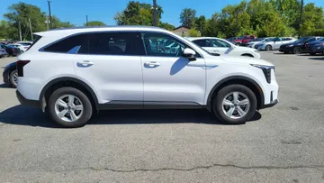 2025 Kia Sorento - image 6