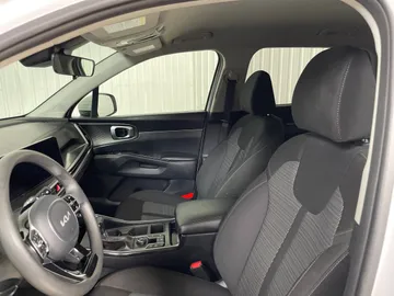 2025 Kia Sorento - image 3
