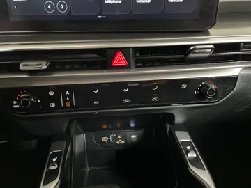 2025 Kia Sorento - image 22