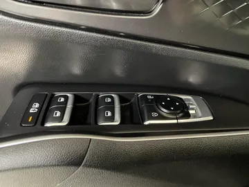 2025 Kia Sorento - image 24