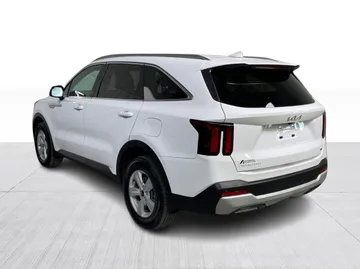 2025 Kia Sorento - image 11