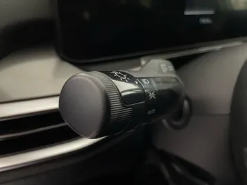 2025 Kia Sorento - image 18