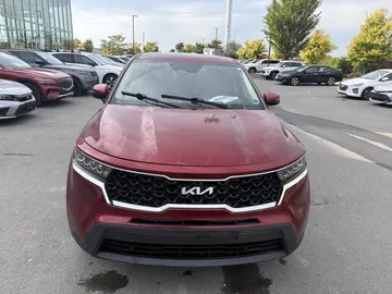 2022 Kia Sorento - image 2