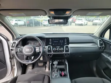 2022 Kia Sorento - image 8