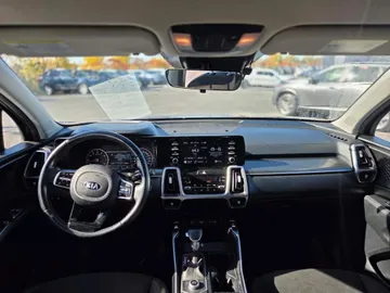 2021 Kia Sorento - image 9