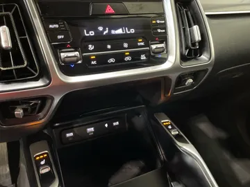 2022 Kia Sorento - image 20