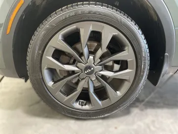2022 Kia Sorento - image 6
