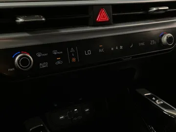 2025 Kia Sorento - image 31