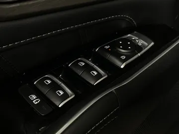 2025 Kia Sorento - image 25
