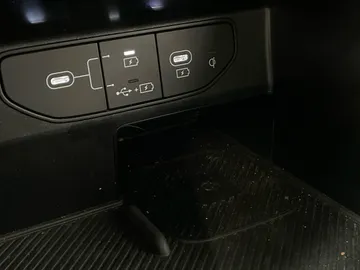 2025 Kia Sorento - image 32
