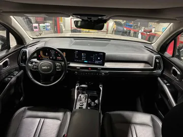 2025 Kia Sorento - image 9