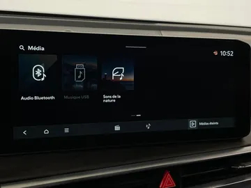 2025 Kia Sorento - image 28