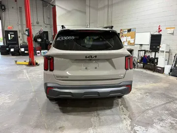 2025 Kia Sorento - image 4