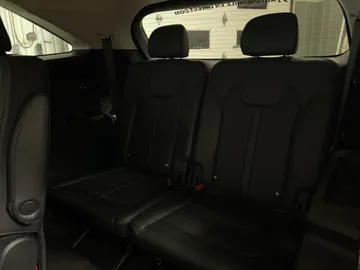 2025 Kia Sorento - image 24