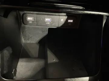 2021 Kia Sorento - image 30