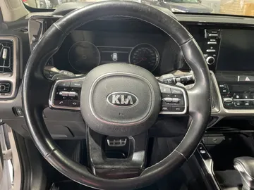 2021 Kia Sorento - image 17