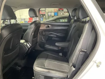2021 Kia Sorento - image 15
