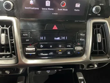 2021 Kia Sorento - image 22