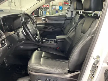2021 Kia Sorento - image 3
