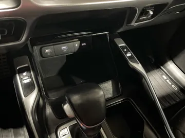 2021 Kia Sorento - image 28