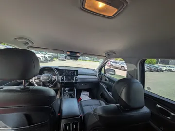 2022 Kia Sorento - image 9
