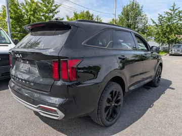 2022 Kia Sorento - image 3