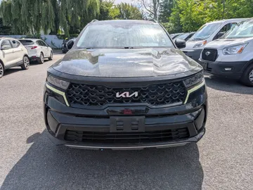 2022 Kia Sorento - image 2