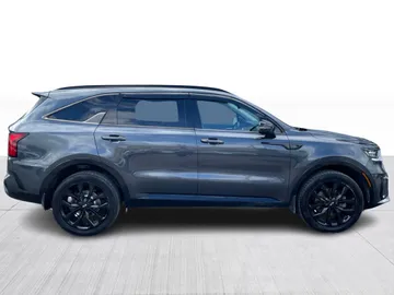 2021 Kia Sorento - image 9