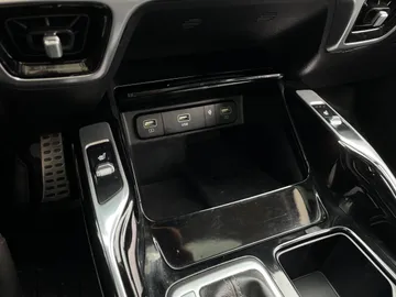 2021 Kia Sorento - image 28