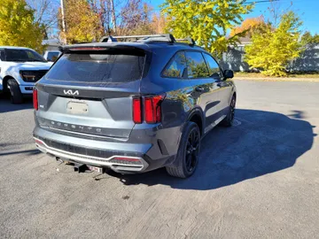 2022 Kia Sorento - image 4