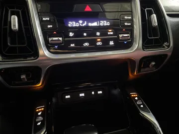 2022 Kia Sorento - image 25