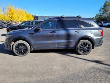 2022 Kia Sorento - image 3