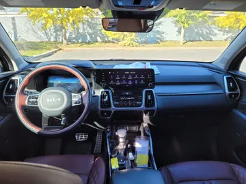 2022 Kia Sorento - image 9