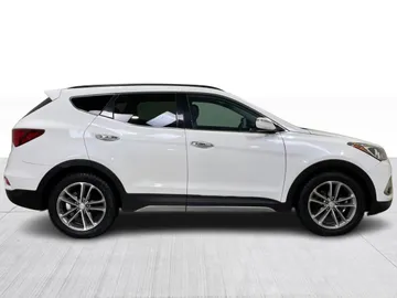2017 Hyundai Santa Fe Sport - image 2
