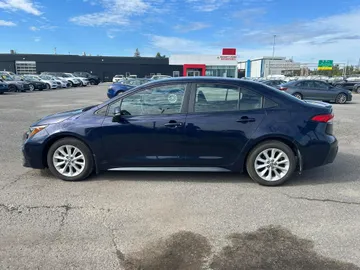 2022 Toyota Corolla - image 6