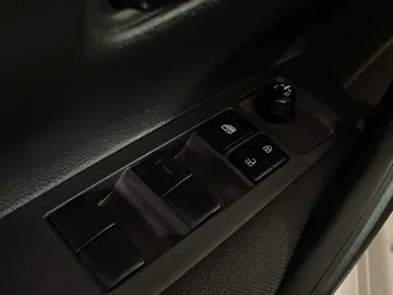 2023 Toyota Corolla - image 19