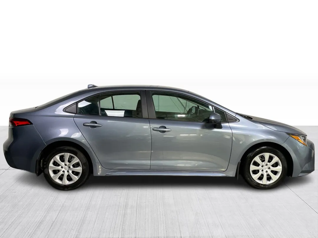 2025 Toyota Corolla — photo 2