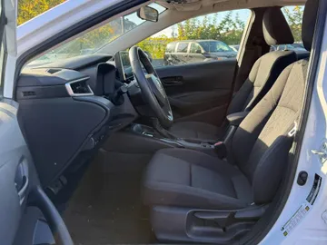 2024 Toyota Corolla - image 8