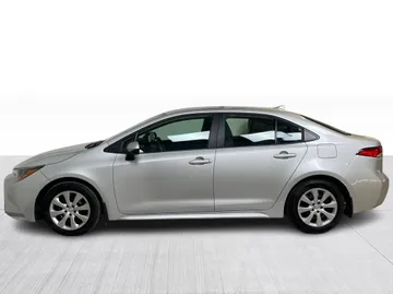 2025 Toyota Corolla - image 4