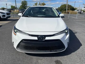 2024 Toyota Corolla - image 2