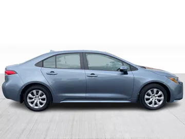 2025 Toyota Corolla - image 2
