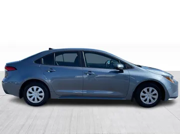 2024 Toyota Corolla - image 2