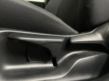 2024 Toyota Corolla - image 13