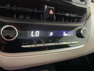 2021 Toyota Corolla - image 21