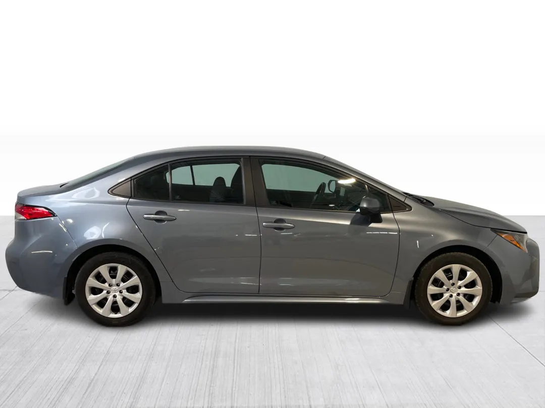 2022 Toyota Corolla — photo 2
