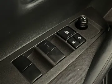 2022 Toyota Corolla - image 19