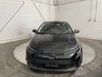2022 Toyota Corolla - image 2