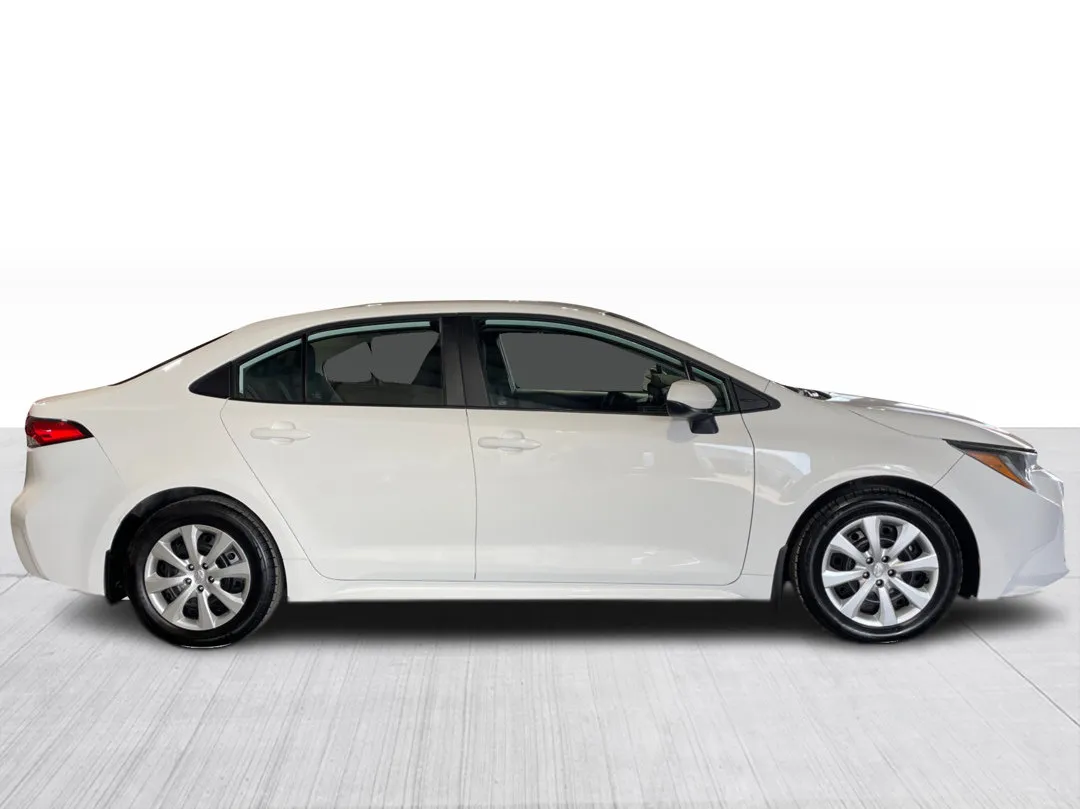 2022 Toyota Corolla — photo 2