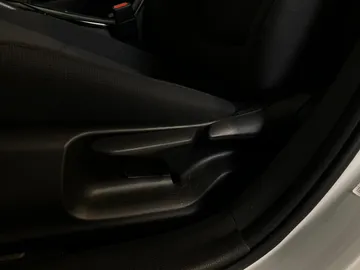 2021 Toyota Corolla - image 18